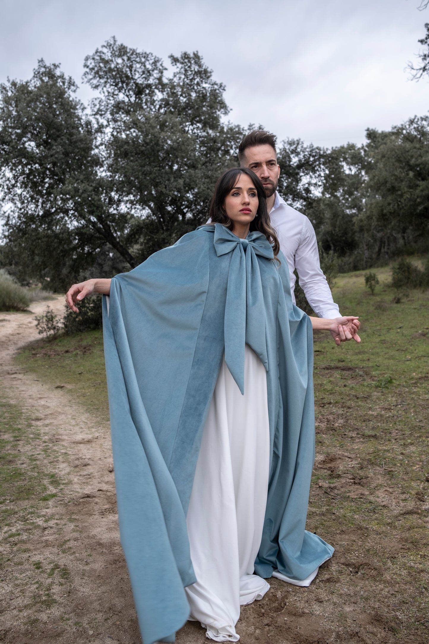 Capa de novia en terciopelo con cola corta - Modelo Sandra