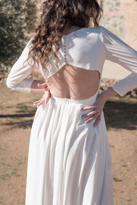 Vestido de novia sencillo de manga francesa con espalda abierta