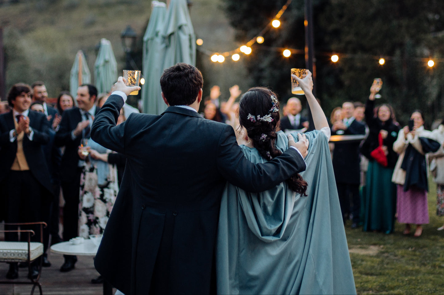 Capa de Terciopelo Personalizable: Elegancia y Calidez para Novias de Invierno