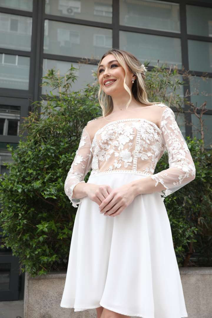 Vestido de novia corto con encaje