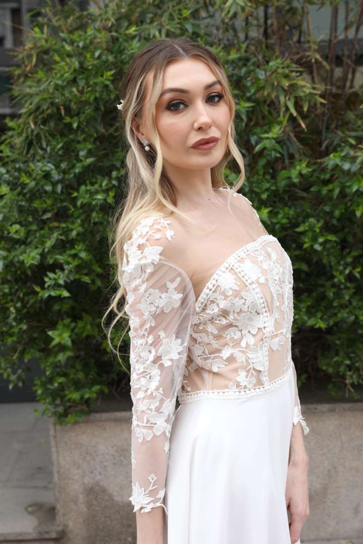 Vestido de novia corto con encaje