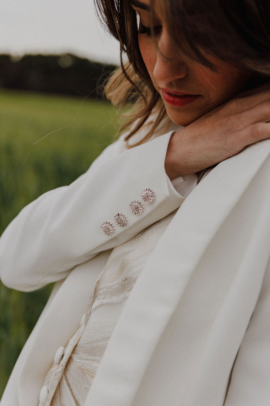 Chaqueta blanca para ser tú misma el día de tu boda